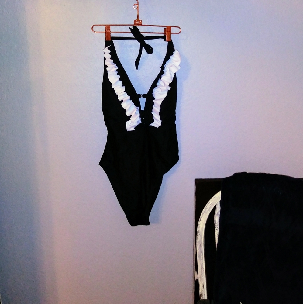 NWT-Tempt Me one piece-XL